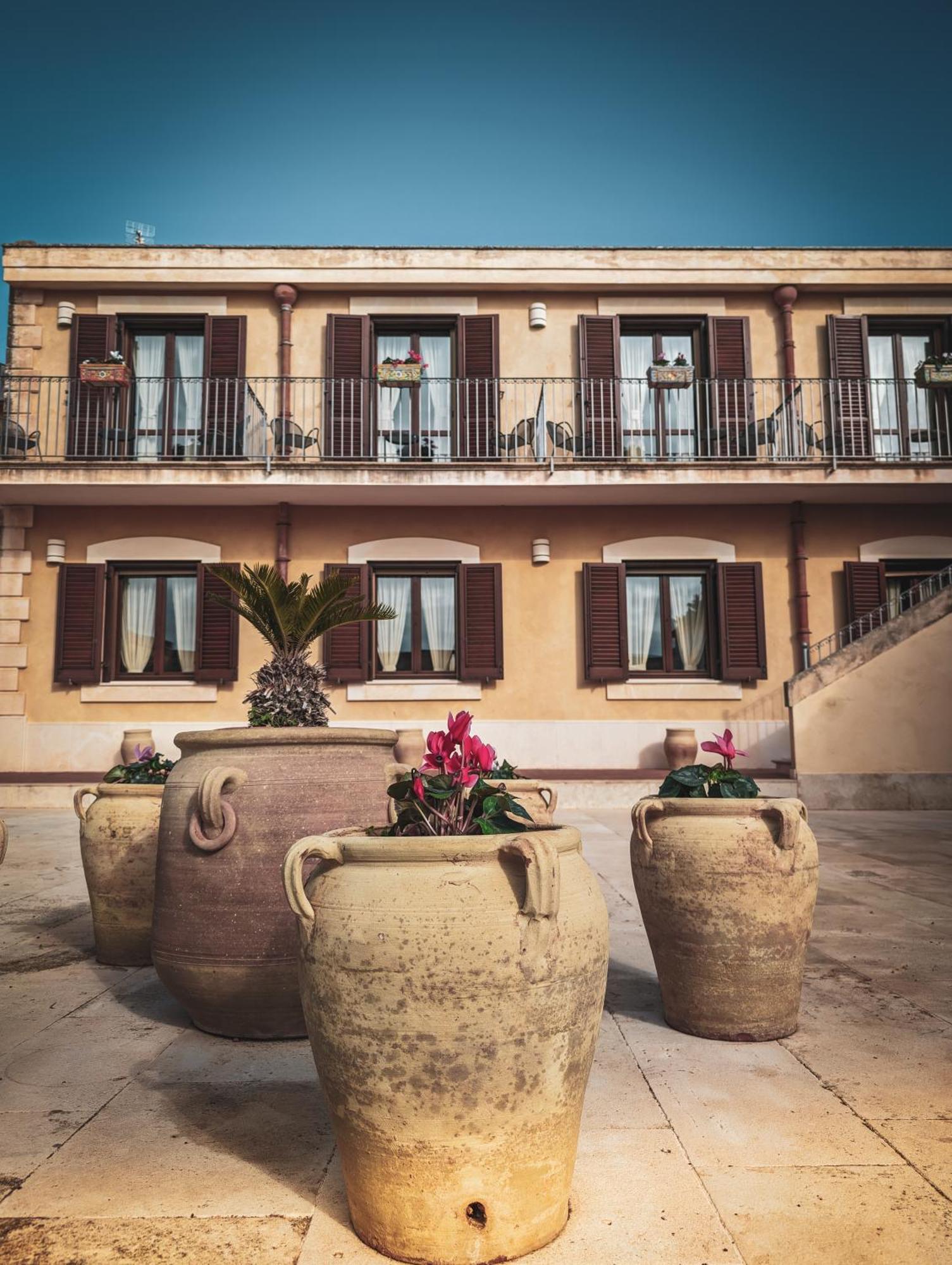 Hotel La Corte Del Sole Lido di Noto Luaran gambar