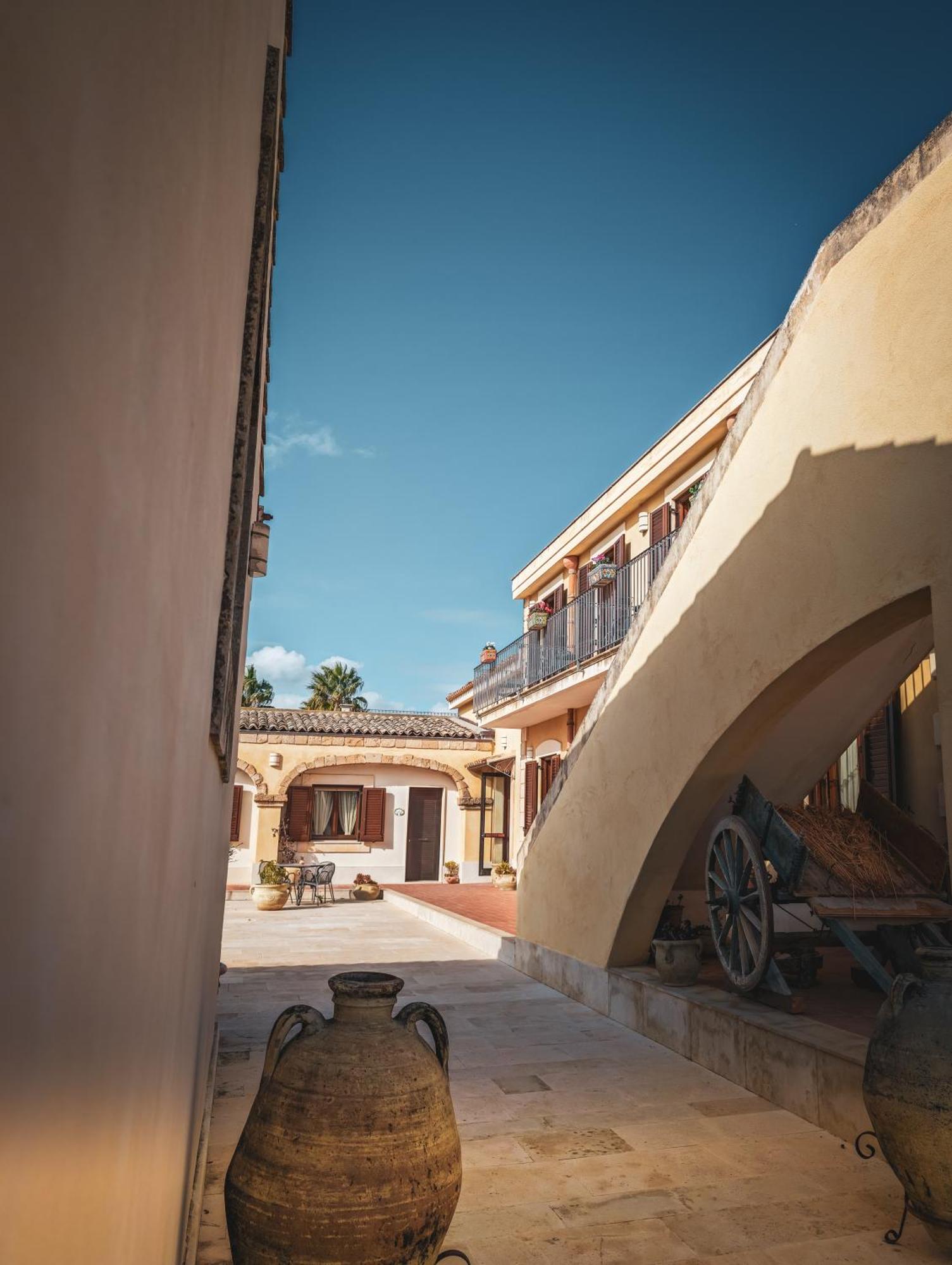 Hotel La Corte Del Sole Lido di Noto Luaran gambar