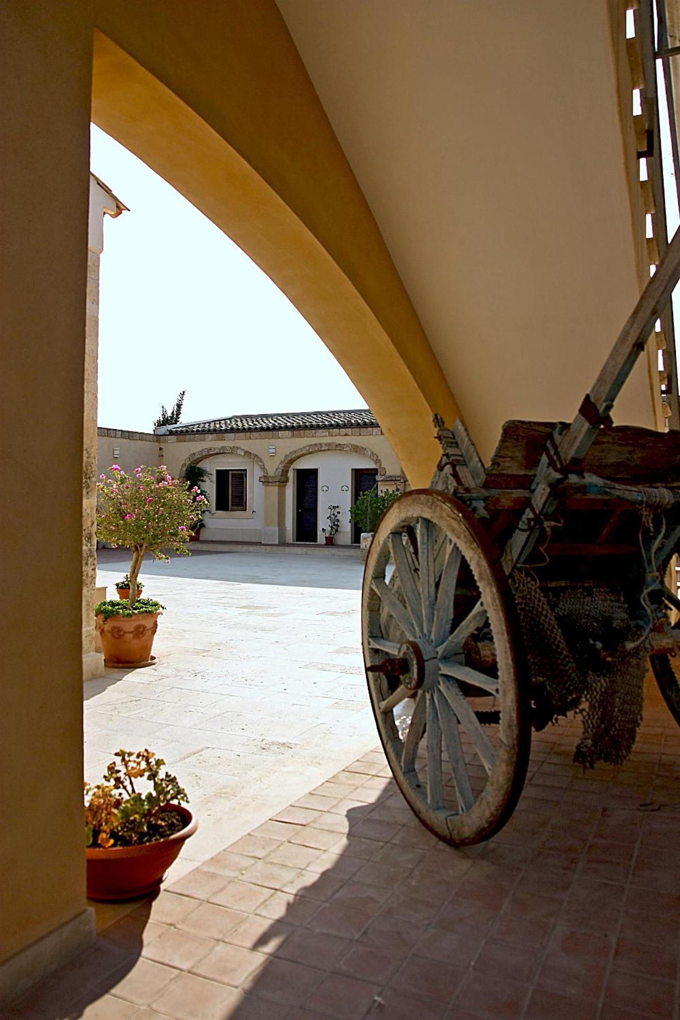 Hotel La Corte Del Sole Lido di Noto Luaran gambar